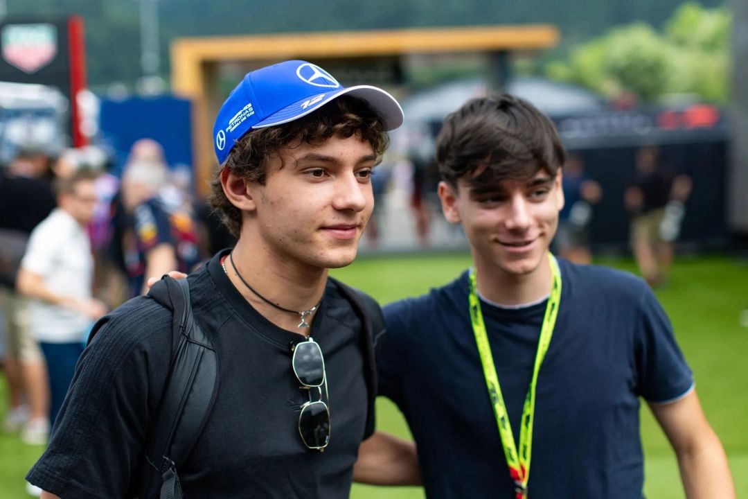 39d45074c7bd195453a62a683094174a-1