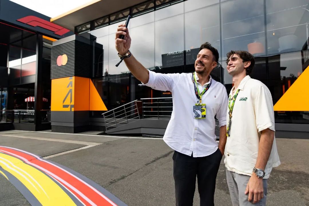 e09b41b79e8094c69ab007bd9566cbac