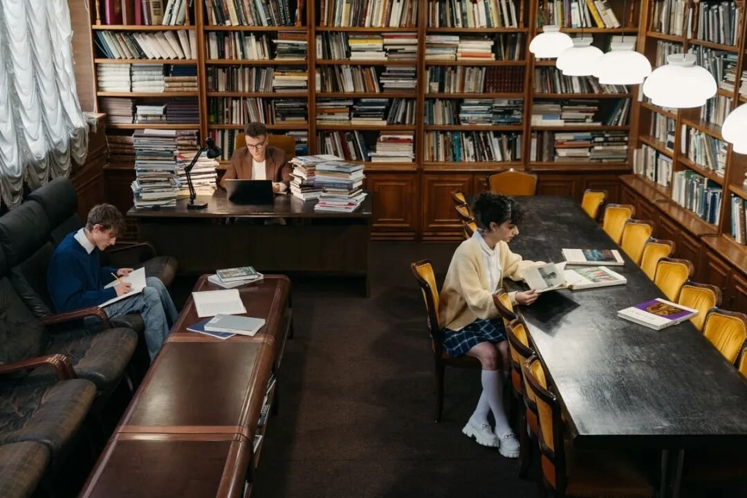 图书馆学习场景